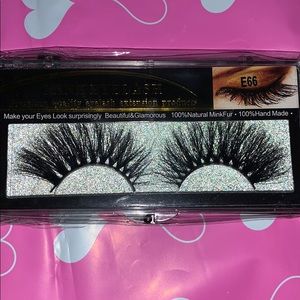 3D mink eyelashes with glue